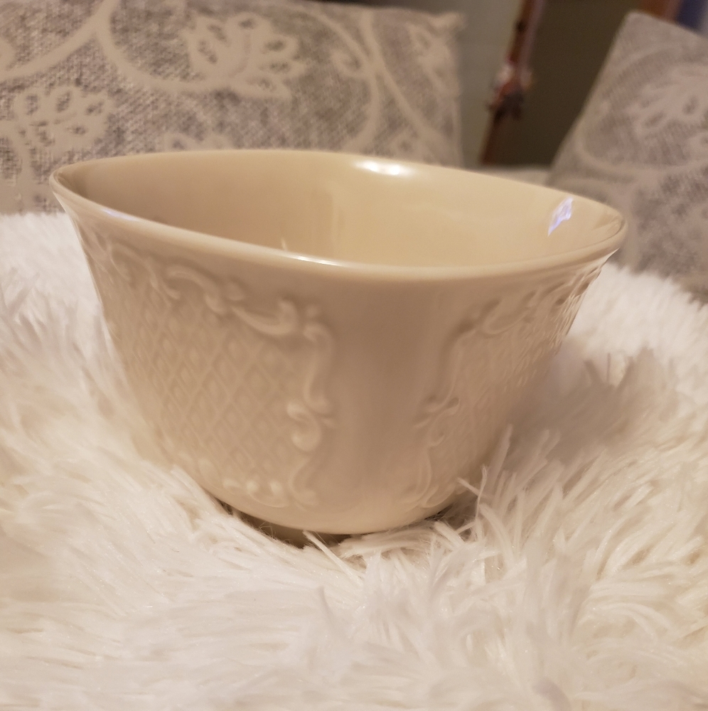 Lenox Square Bowl in Canterbury Pattern